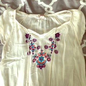 Embroidered short sleeved blouse